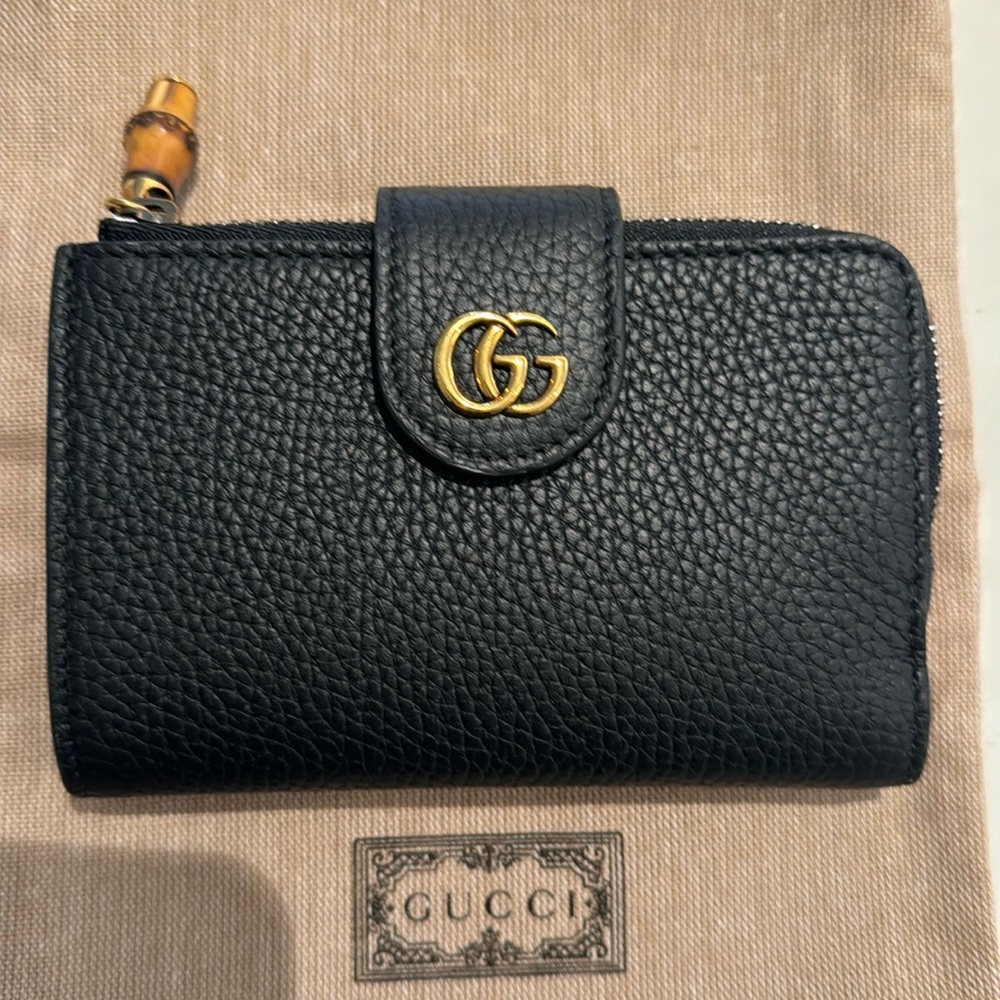 Gucci Double G Medium Leather Card Case